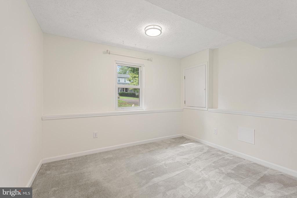 954 SEAHORSE COURT
