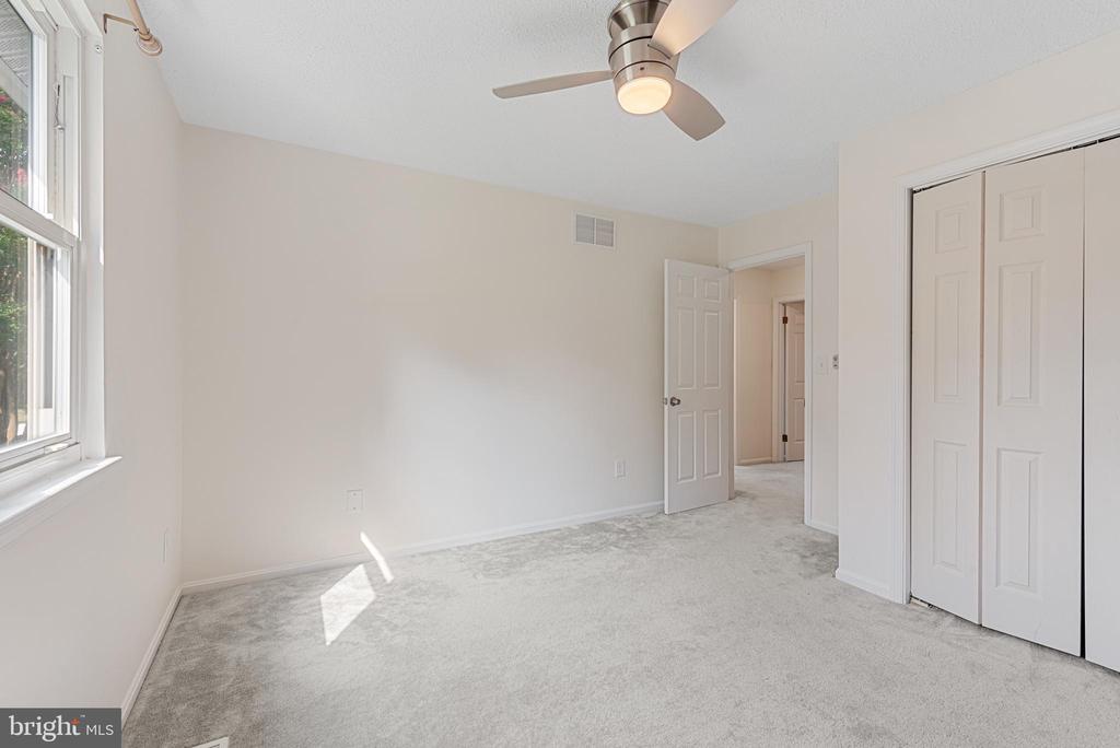 954 SEAHORSE COURT