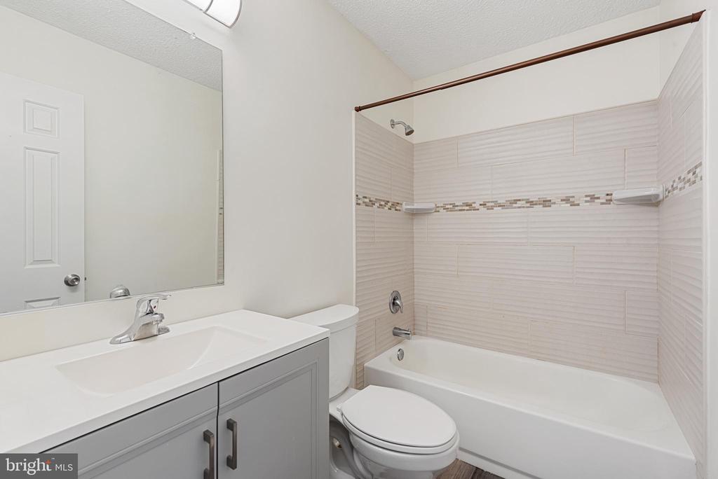 954 SEAHORSE COURT