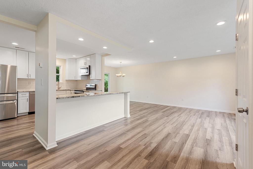 954 SEAHORSE COURT