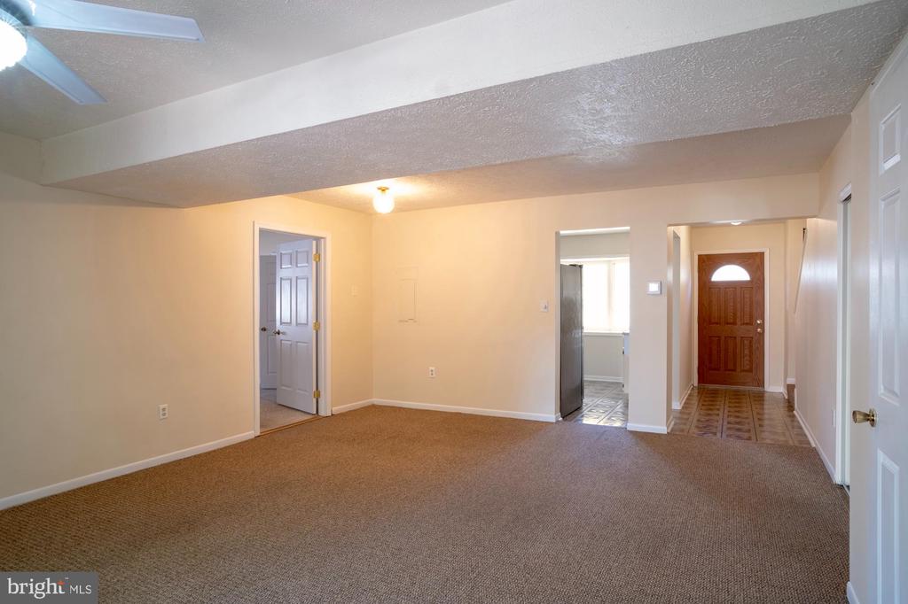 8234 ROANOKE COURT
