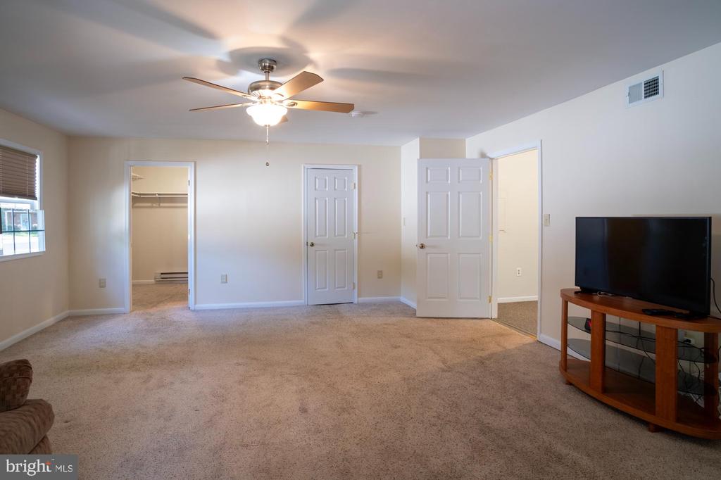 8234 ROANOKE COURT