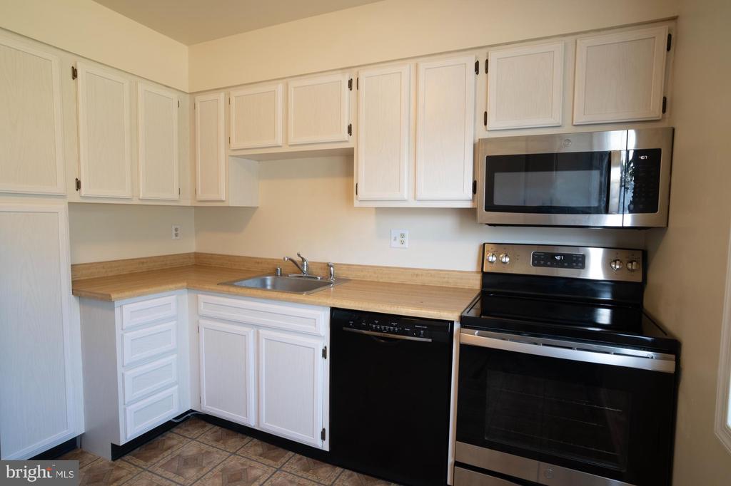 8234 ROANOKE COURT