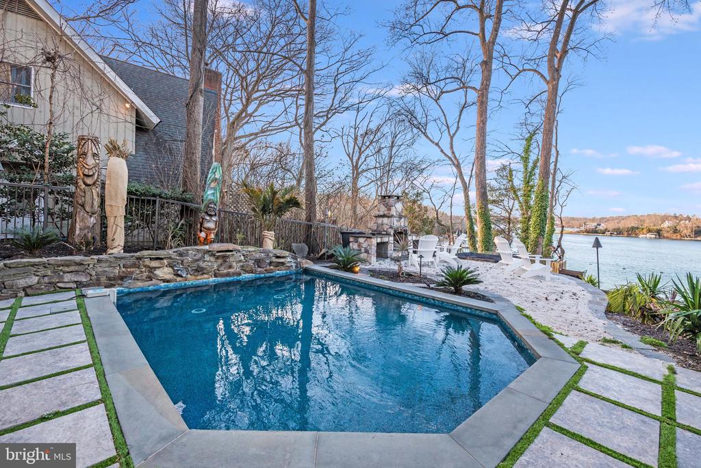 1146 SEVERNVIEW DRIVE
