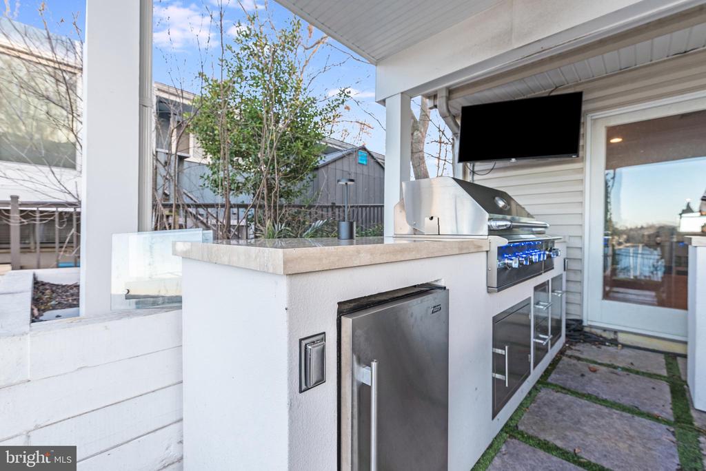 1146 SEVERNVIEW DRIVE