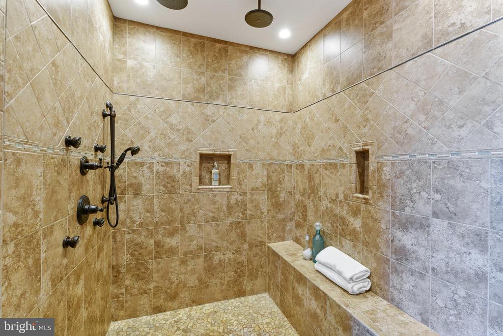 1146 SEVERNVIEW DRIVE