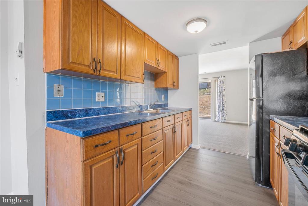6449 HERITAGE HILL DRIVE