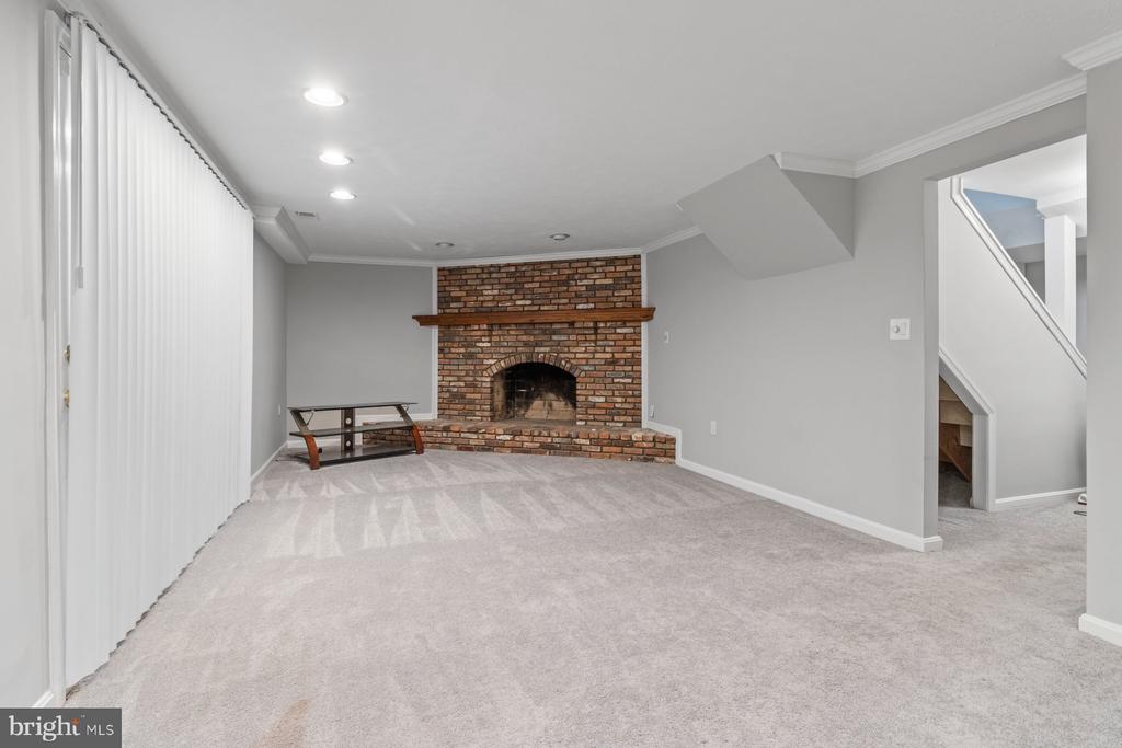 688 MANNING COURT