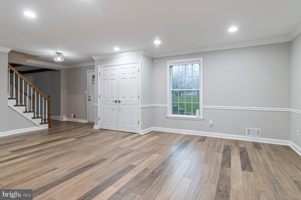688 MANNING COURT