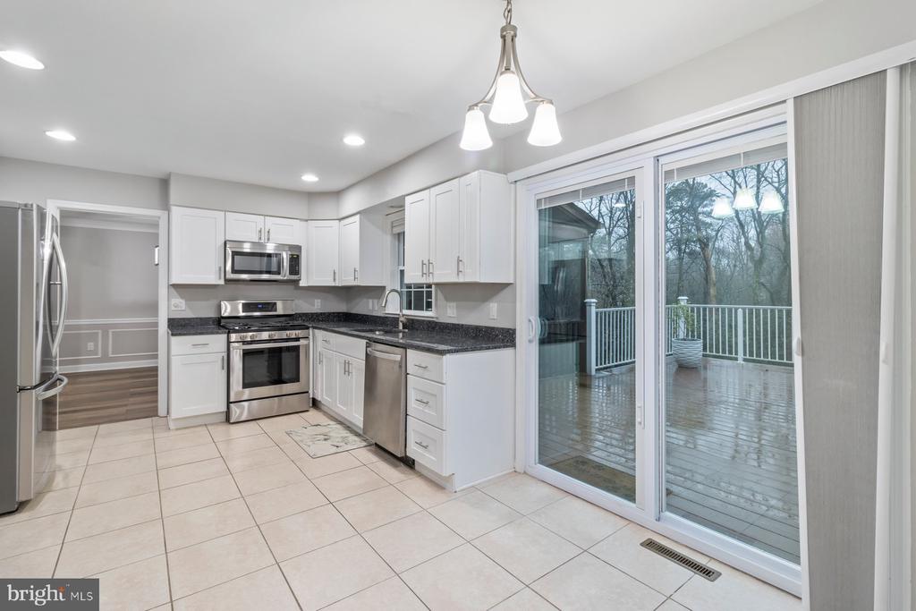 688 MANNING COURT