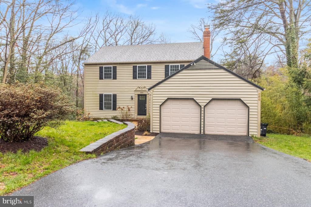 688 MANNING COURT