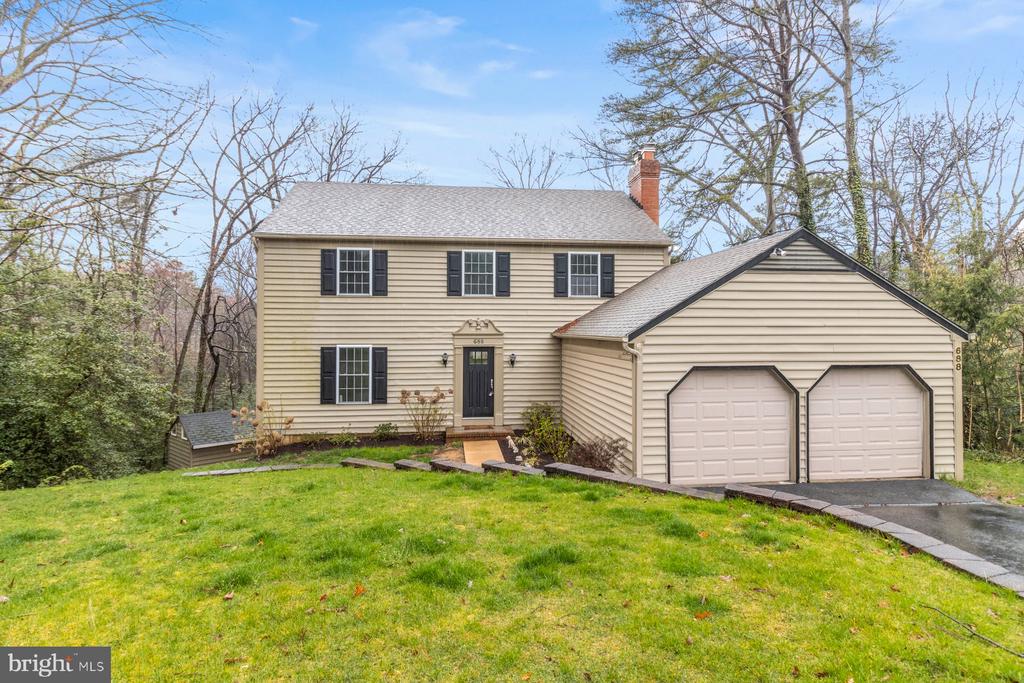 688 MANNING COURT