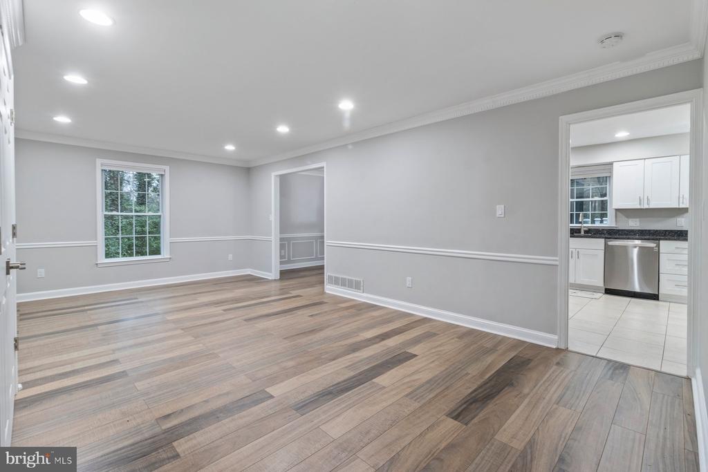 688 MANNING COURT