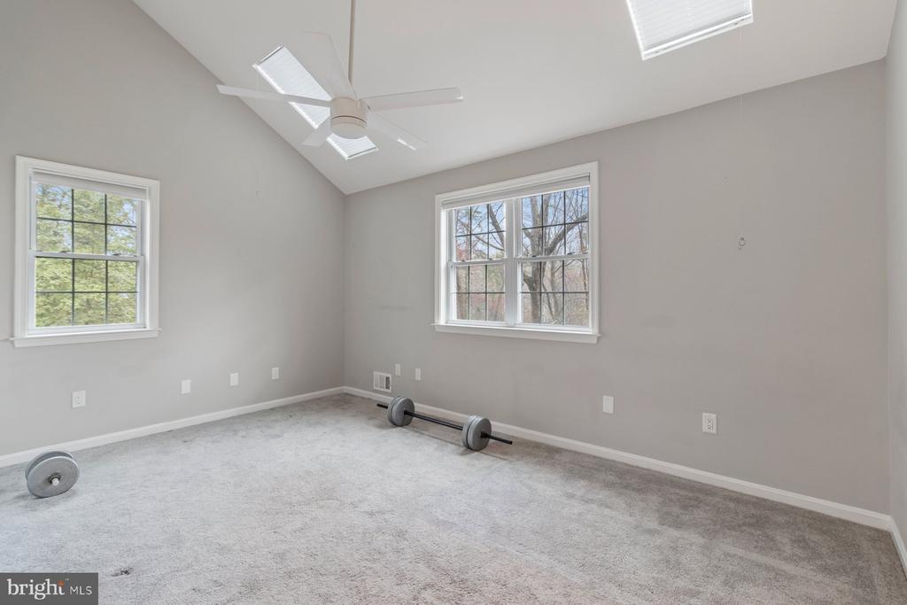 688 MANNING COURT