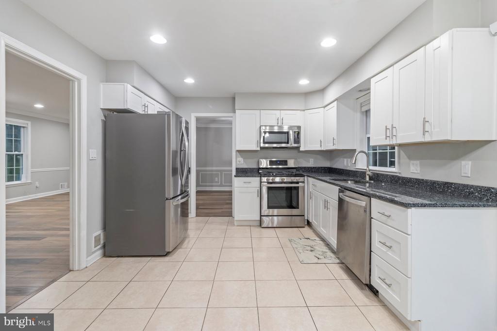 688 MANNING COURT