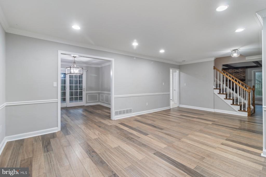 688 MANNING COURT