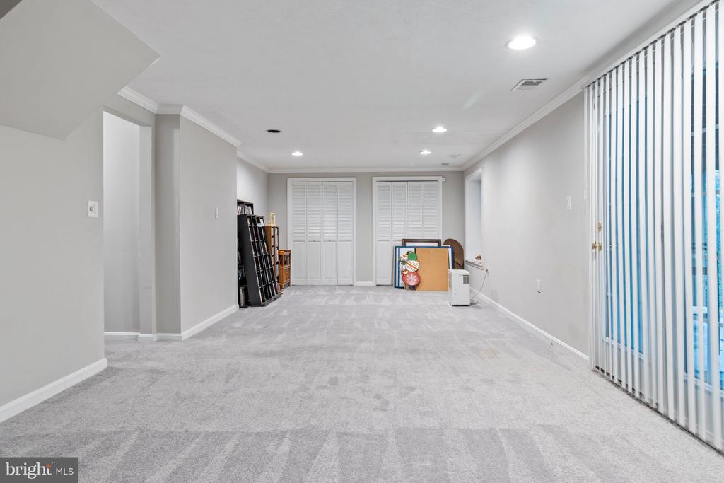 688 MANNING COURT