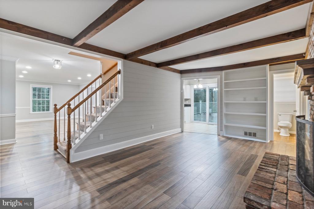 688 MANNING COURT