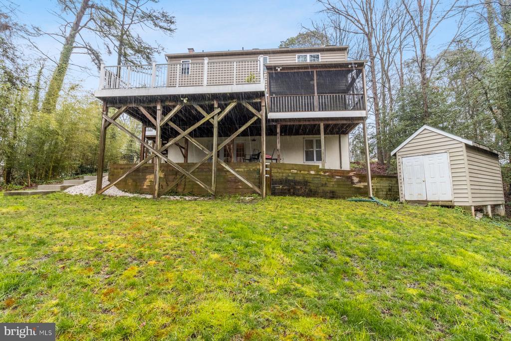 688 MANNING COURT