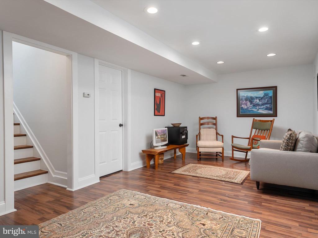 513 LEELYN DRIVE
