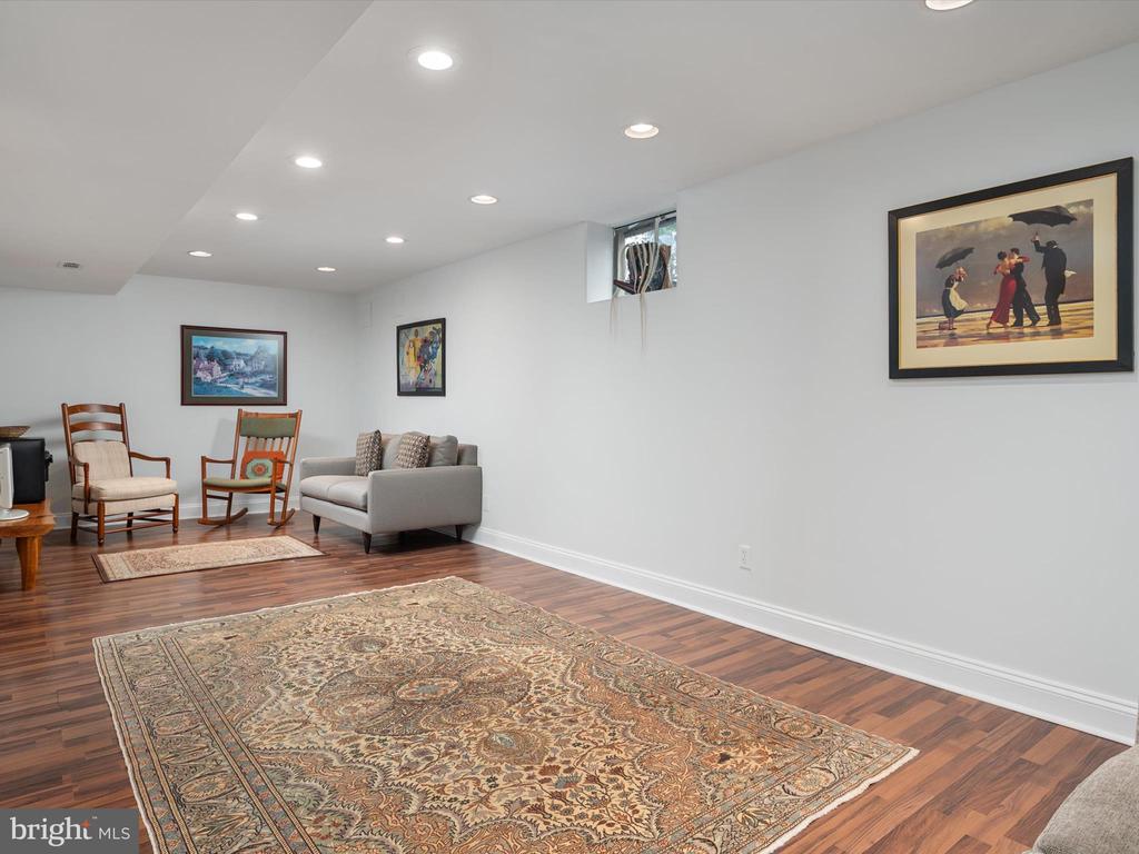 513 LEELYN DRIVE