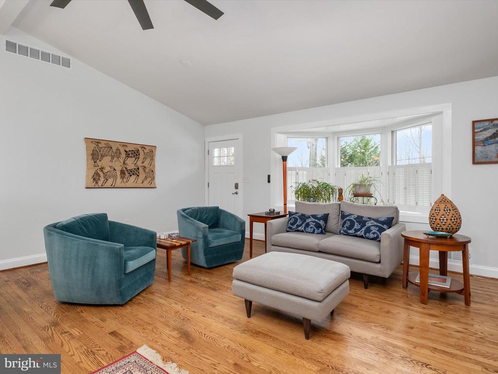 513 LEELYN DRIVE