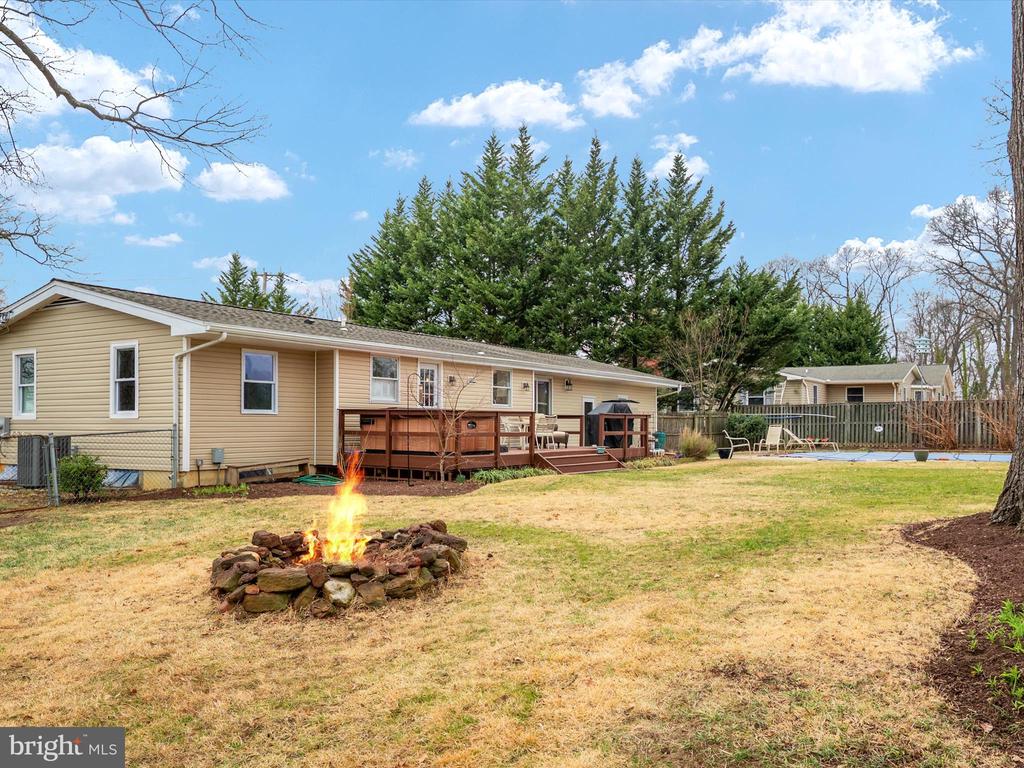 513 LEELYN DRIVE