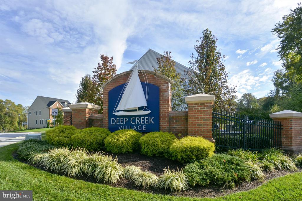 527 DEEP CREEK VIEW