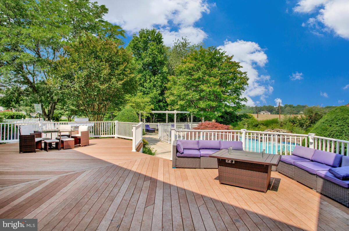 1506 WHITE TAIL DEER COURT