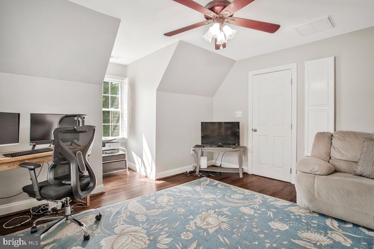 1506 WHITE TAIL DEER COURT