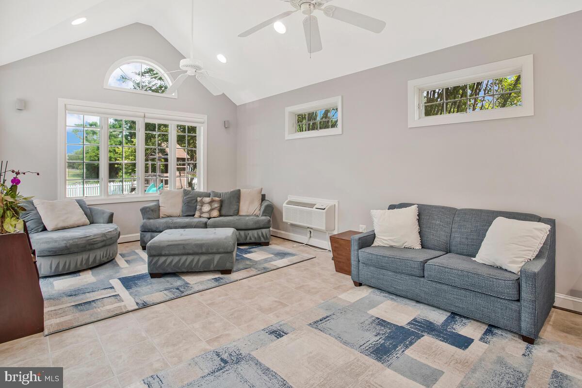 1506 WHITE TAIL DEER COURT