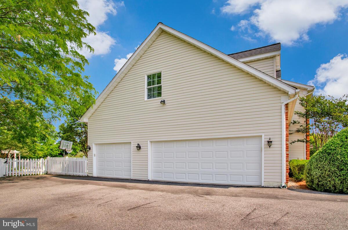 1506 WHITE TAIL DEER COURT