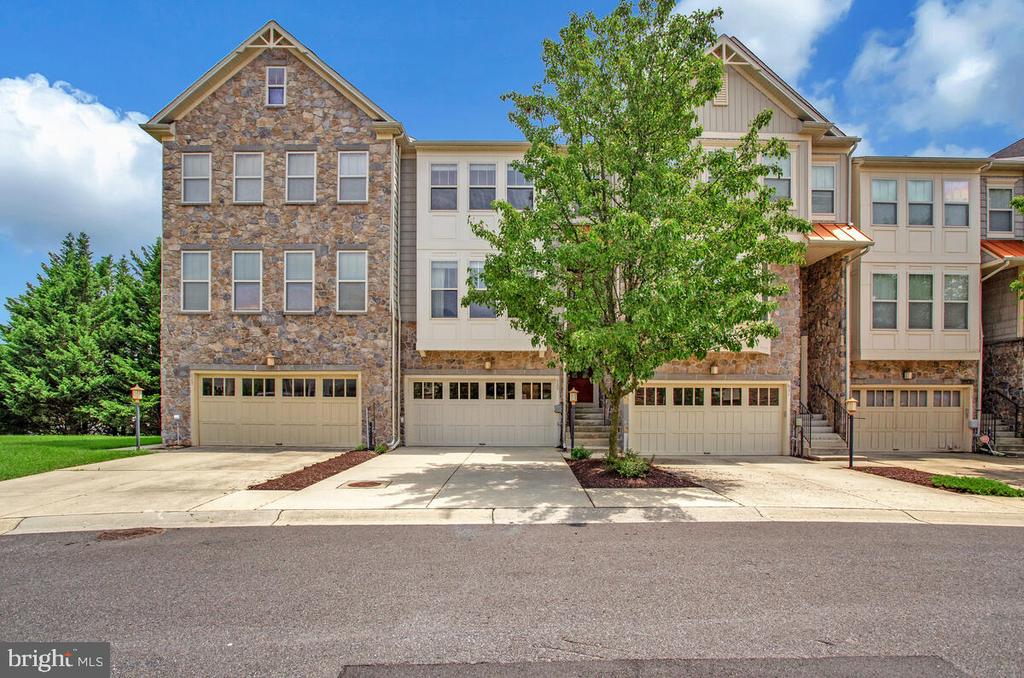 829 FREELAND COURT
