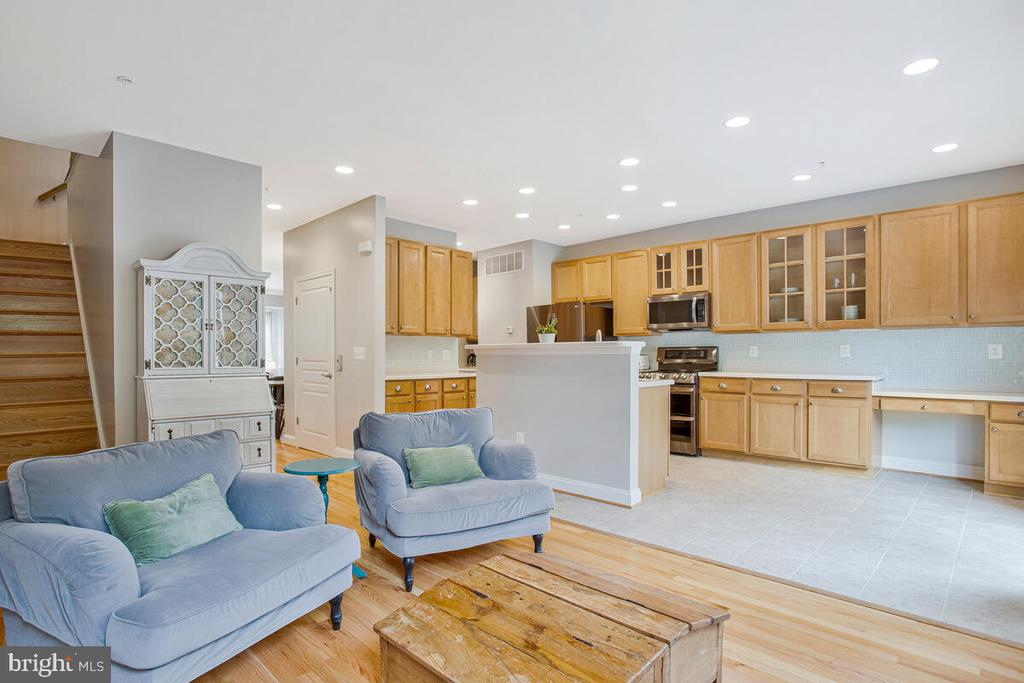 829 FREELAND COURT