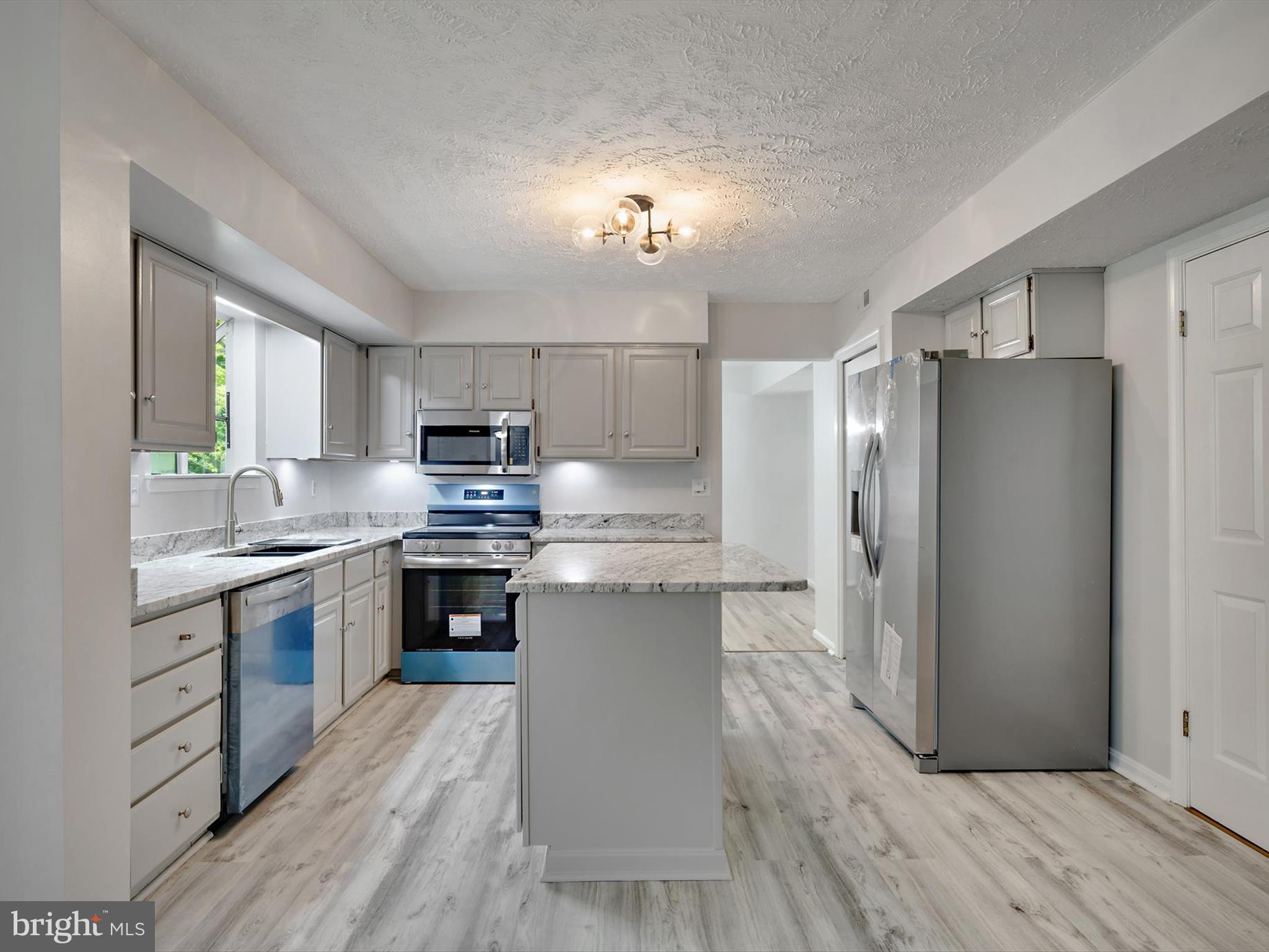 3228 BLACKWALNUT DRIVE