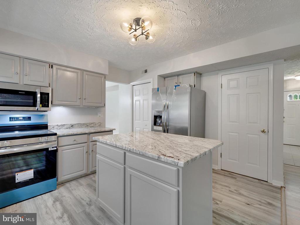 3228 BLACKWALNUT DRIVE