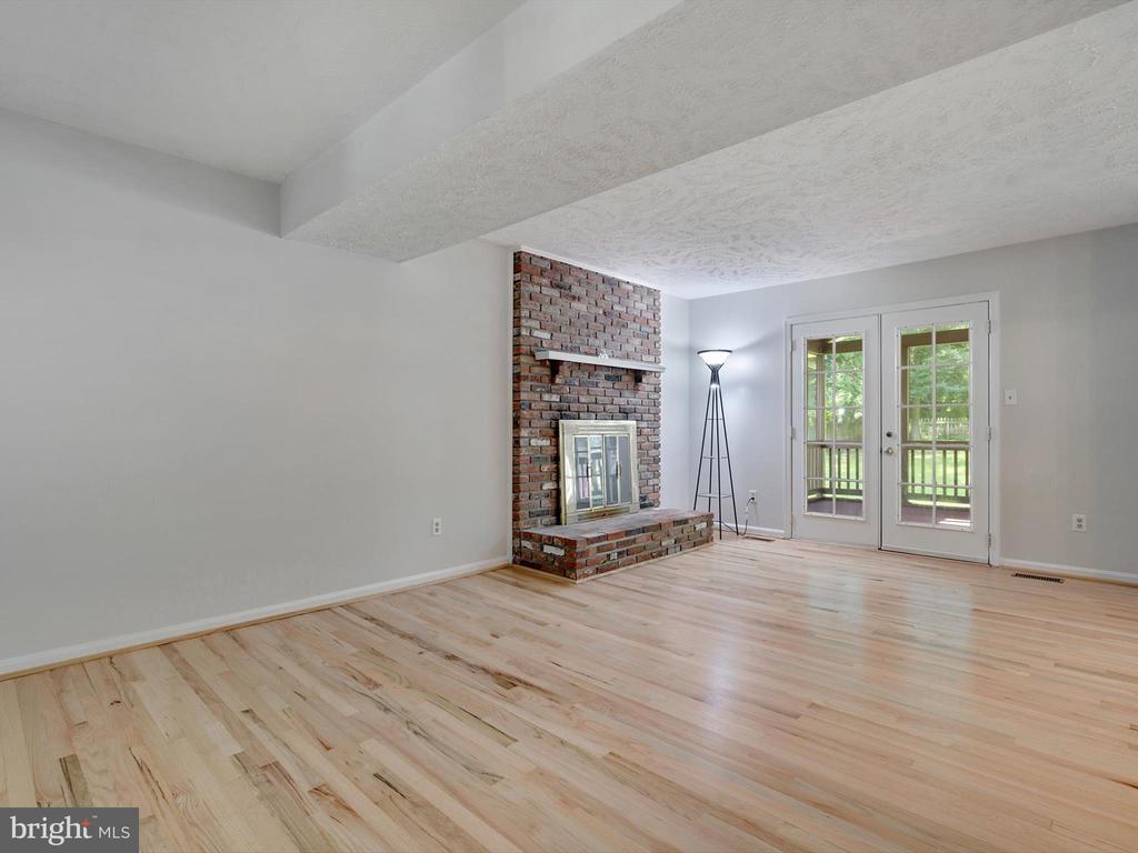 3228 BLACKWALNUT DRIVE