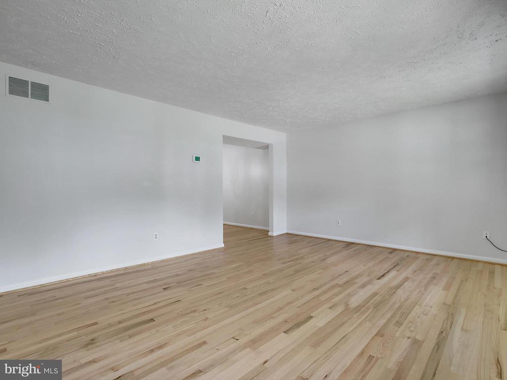 3228 BLACKWALNUT DRIVE