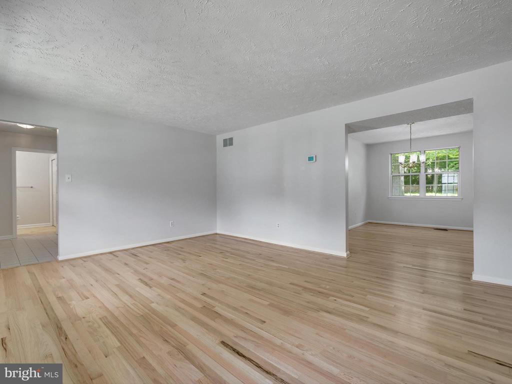 3228 BLACKWALNUT DRIVE