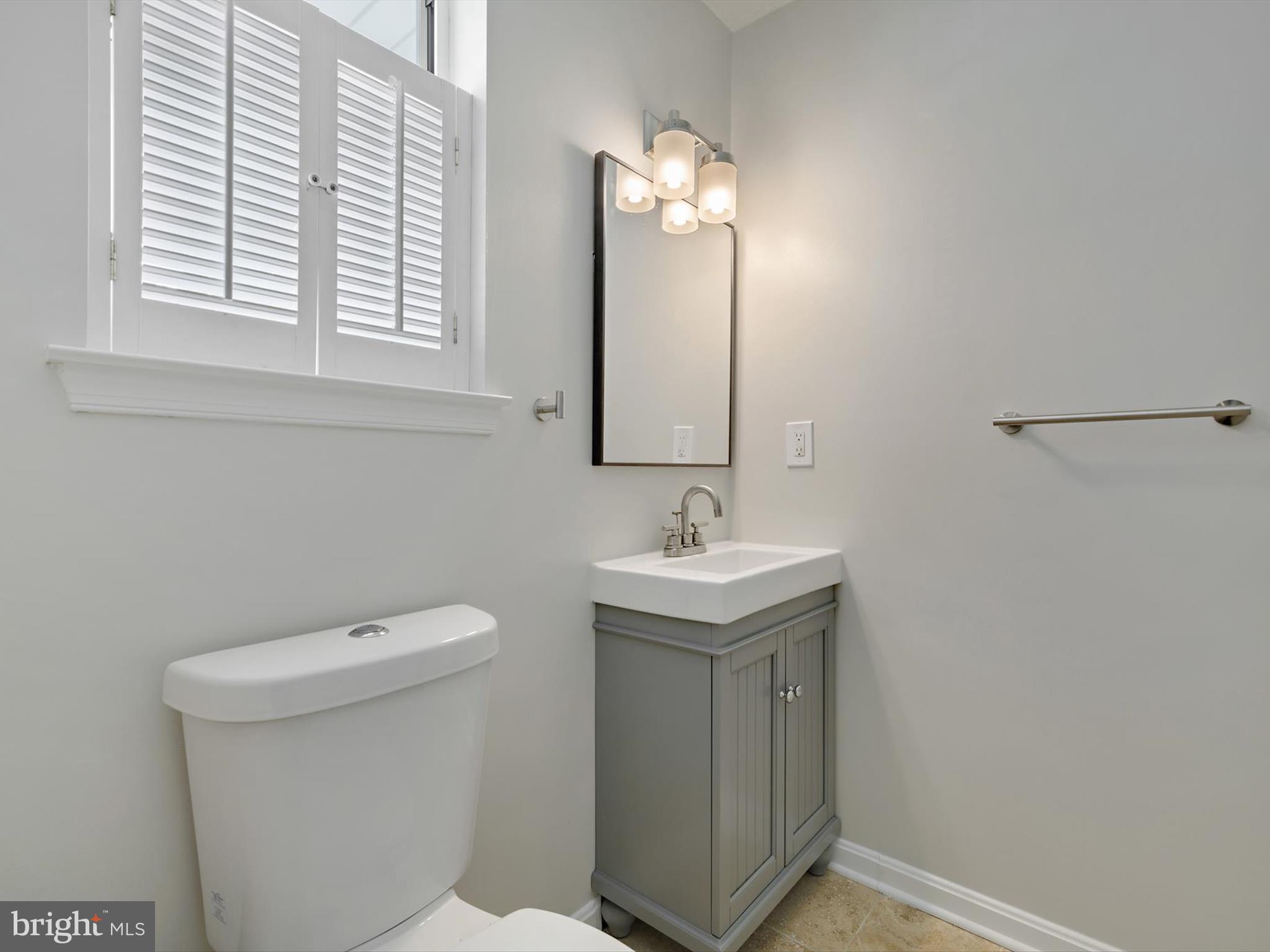 3228 BLACKWALNUT DRIVE