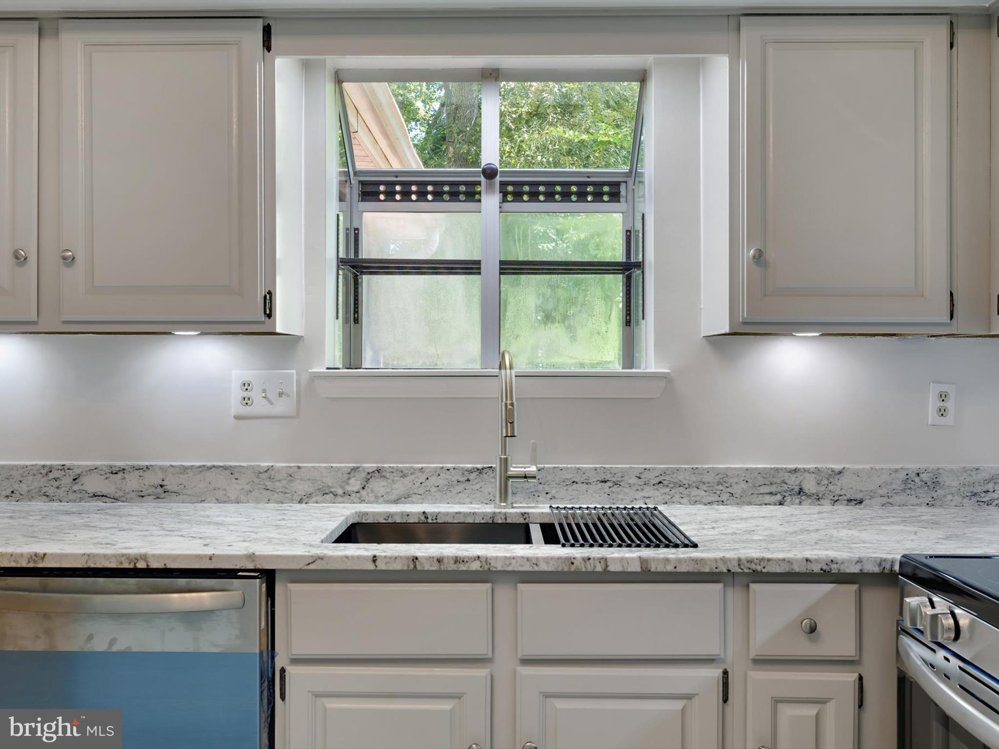 3228 BLACKWALNUT DRIVE