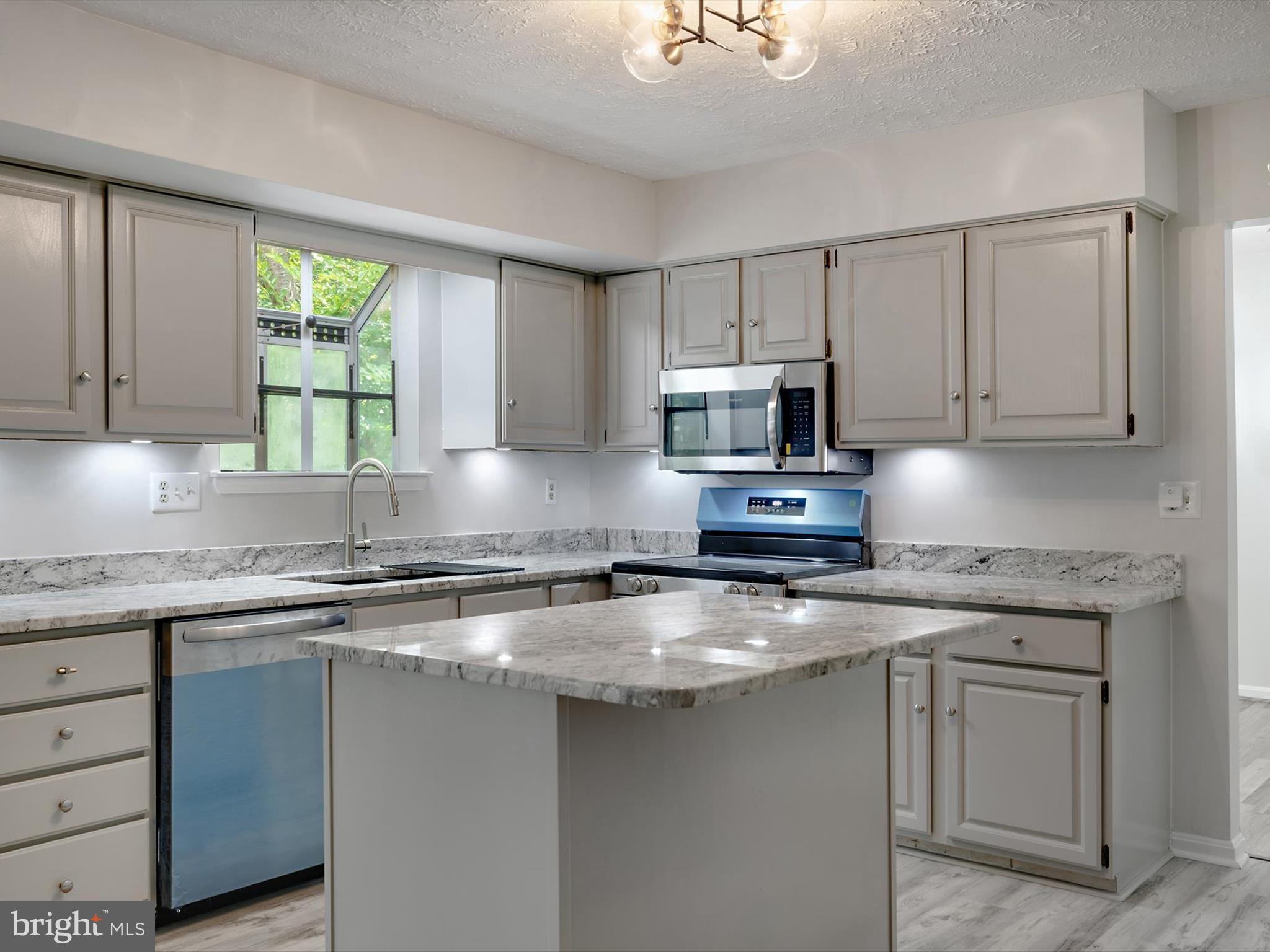 3228 BLACKWALNUT DRIVE