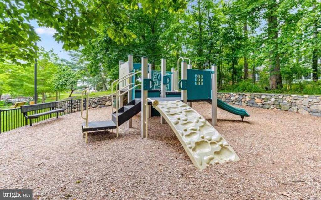 2494 AMBER ORCHARD COURT E 302