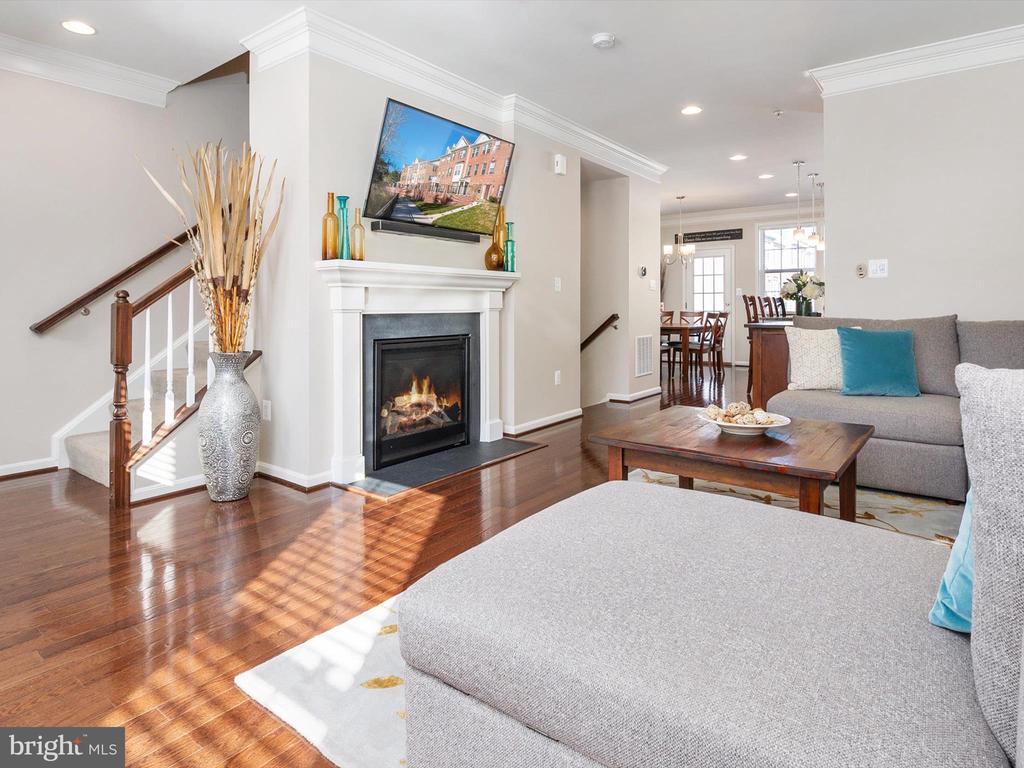 1047 IRONWOOD LANE