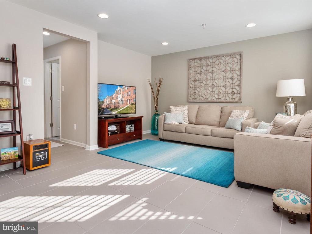 1047 IRONWOOD LANE