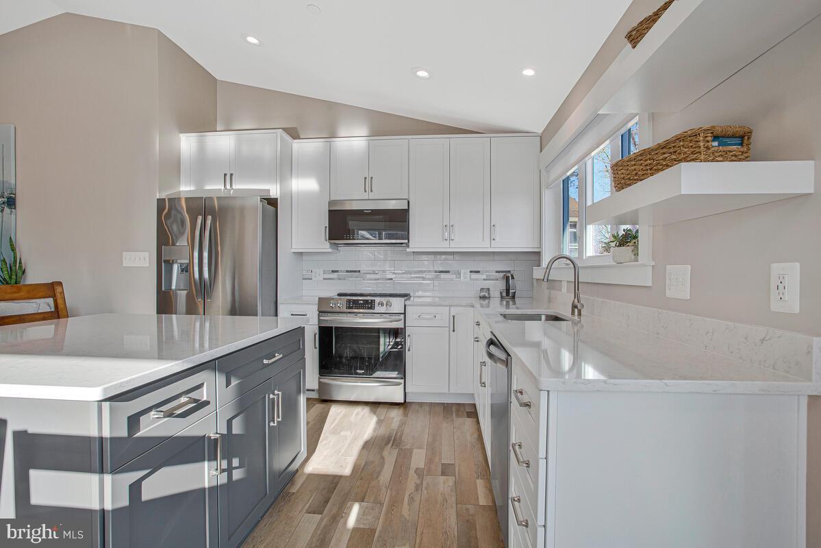 3729 BEACH DRIVE BOULEVARD