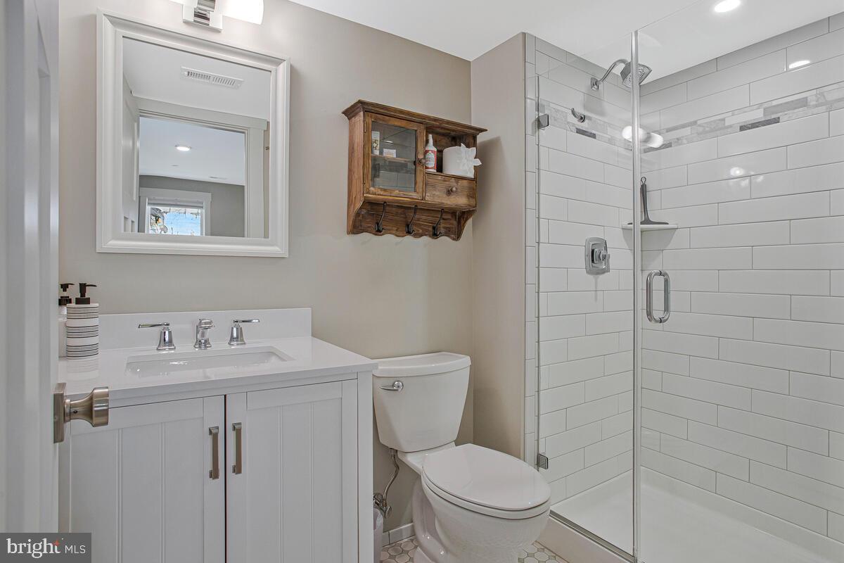 3729 BEACH DRIVE BOULEVARD