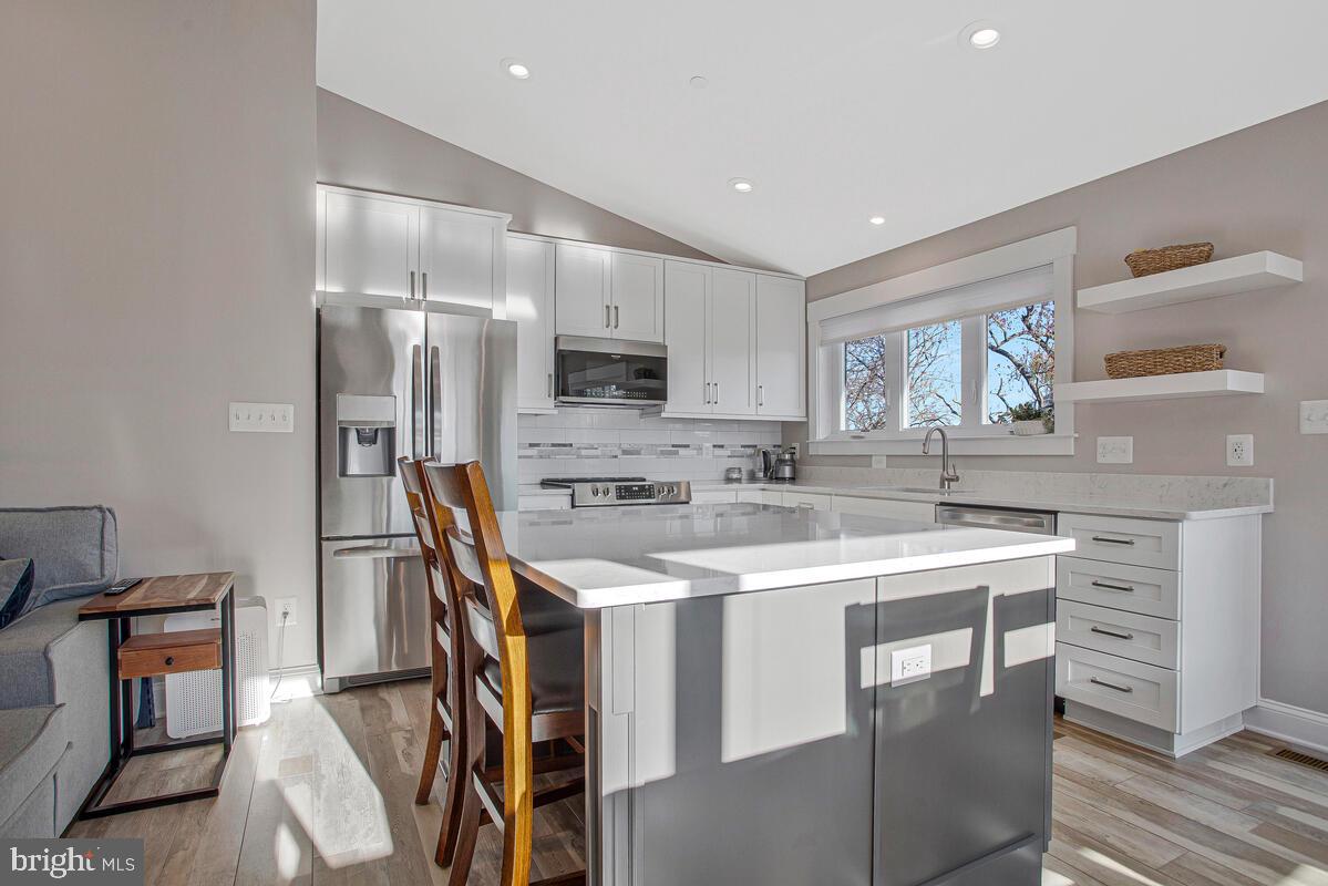 3729 BEACH DRIVE BOULEVARD