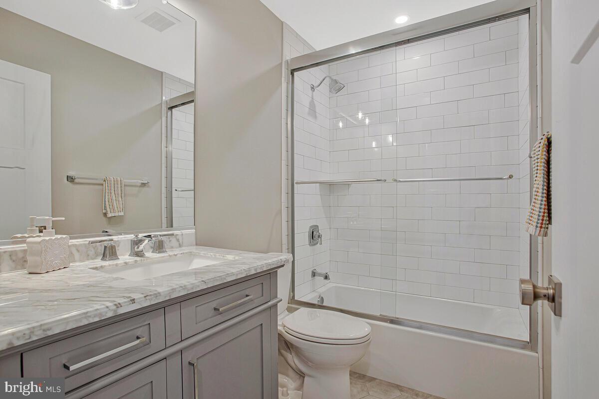 3729 BEACH DRIVE BOULEVARD