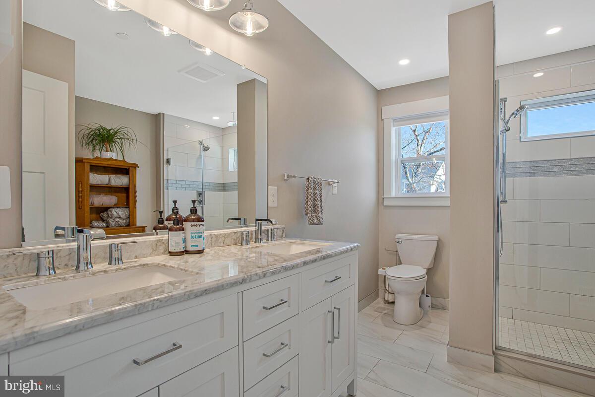 3729 BEACH DRIVE BOULEVARD